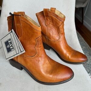 Frye Billy Short Boot - Size 7